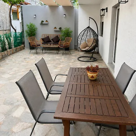 Eirini Apartament *